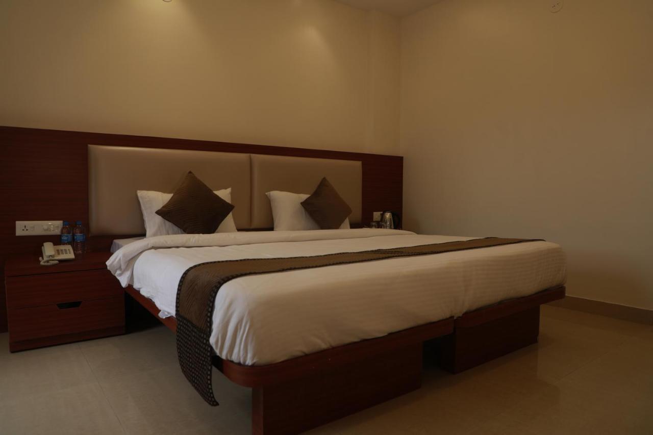 Serenity By Monarch, Baner Pune Meribel Village Exterior photo