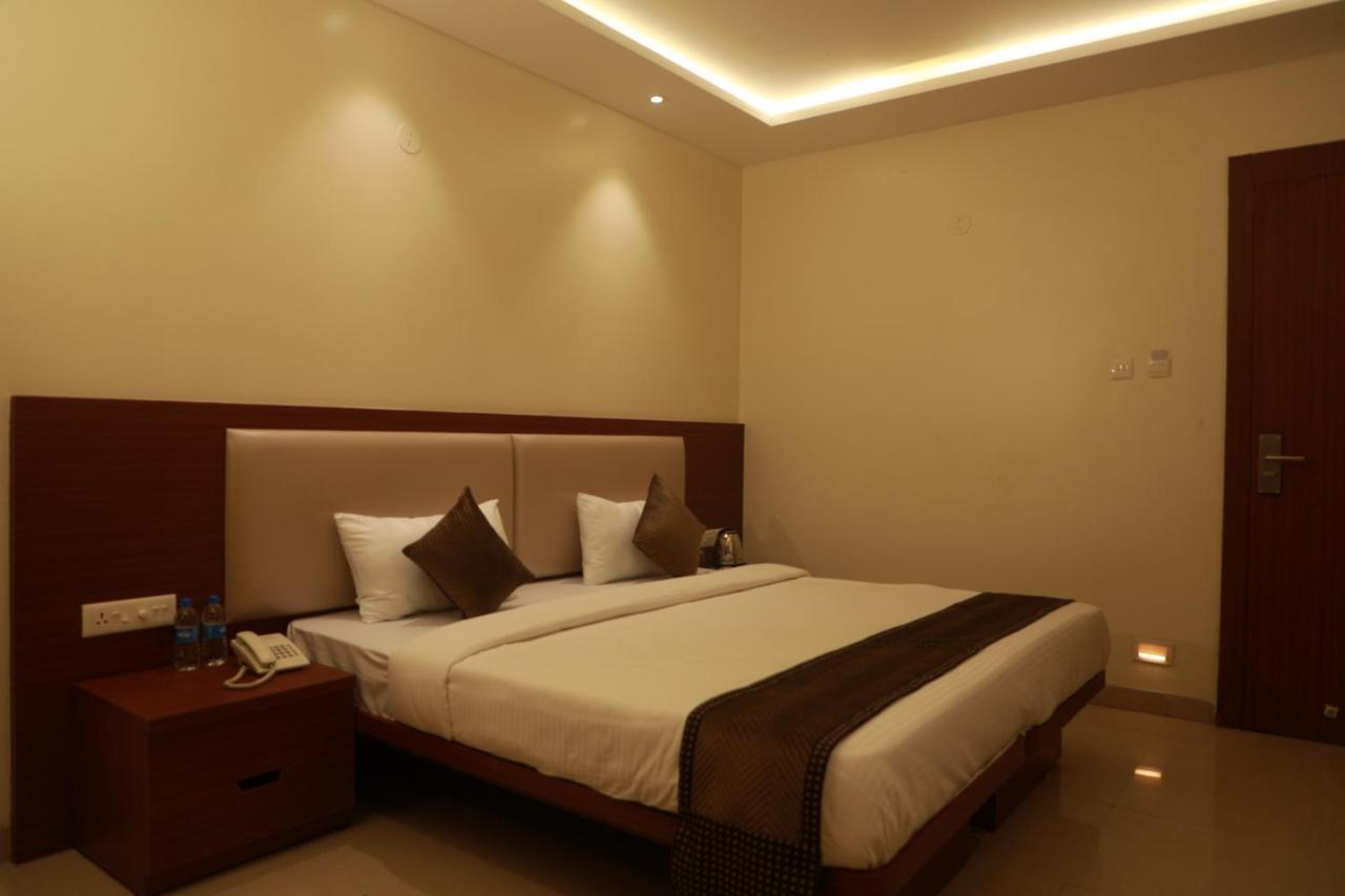 Serenity By Monarch, Baner Pune Meribel Village Exterior photo