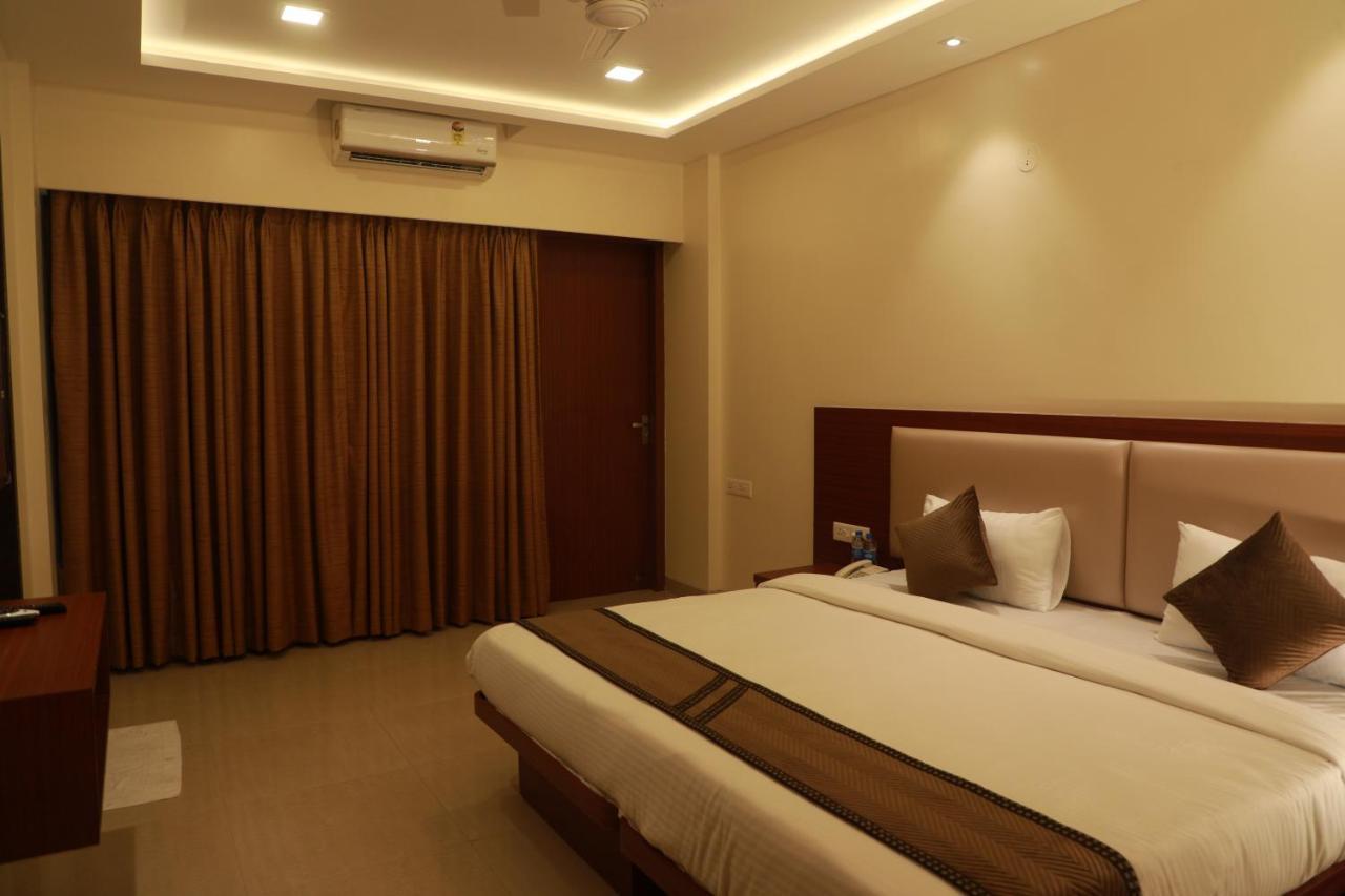 Serenity By Monarch, Baner Pune Meribel Village Exterior photo